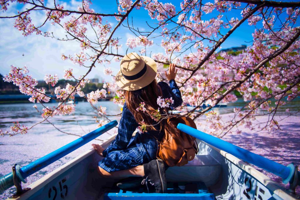 Woman-canoe-magnolia-tree